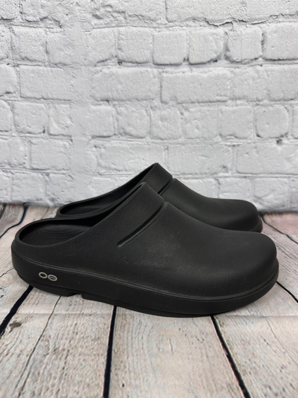 OOFOS OOcloog Recovery Clogs black womens size 8